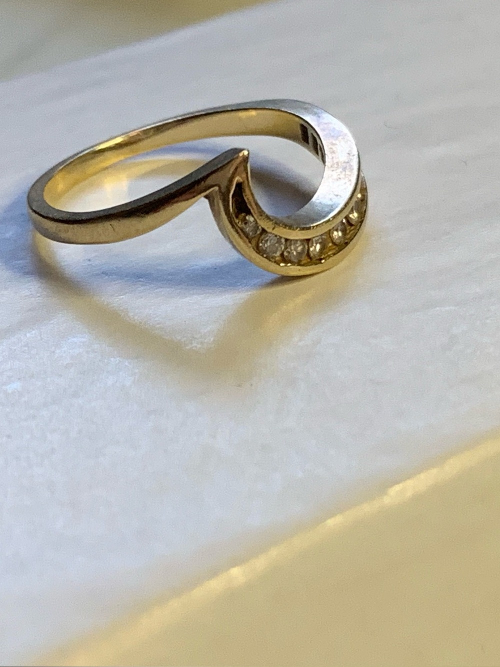 14k Gold Wave Ring with 11 Pavé diamond 💎 Stones - stunning 😍